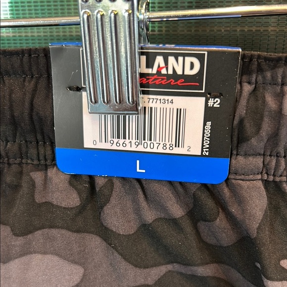 Kirkland Signature Men's Camo Swim Trunks - Picture 3 of 5